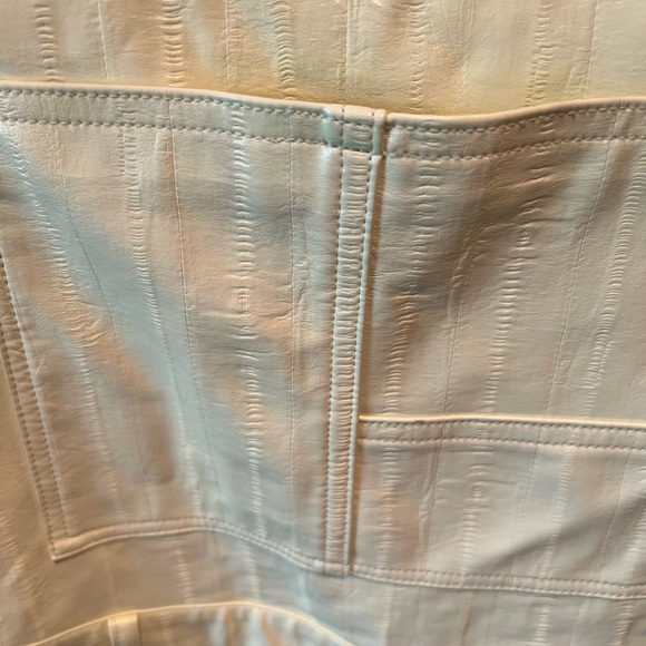 Good American women’s key lime, yellow faux leather overalls, size 15, straight - Picture 4 of 16